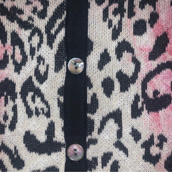 CHICO’S size 0 Leopard Print 3/4 Sleeve Cardigan Sweater Animal Pink Women’s S 4 - Picture 3 of 13
